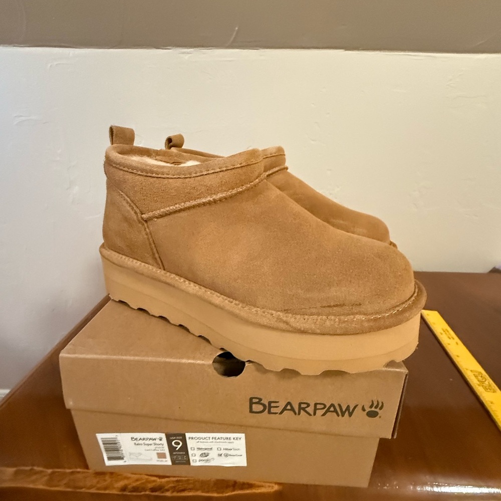 Bearpaw super shorty suede boots brand new size 9